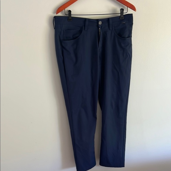 Travis Mathew Level Up Golf Pant in Navy Blue 32 Waist - Picture 2 of 9
